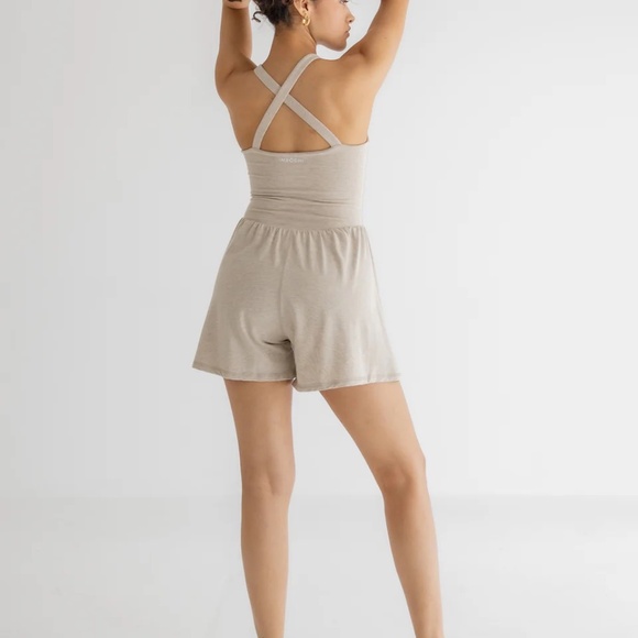 NWT Imbodhi Lila Yoga Activewear Shorts Romper - Oatmeal - XS - Picture 2 of 8